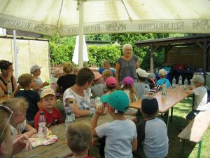 Retta Müller-Schimmel, Sprecherin der Ökofest-Initiative e.V., freut sich auf die Unterstützung wissbegieriger Kinder beim Umwelt-Forscher-Mobil